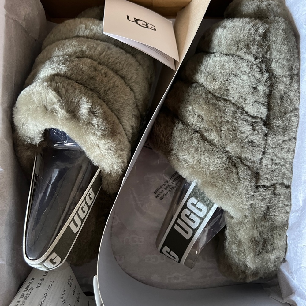 UGG Fluff Yeah slide! New in original box. Burnt Olive